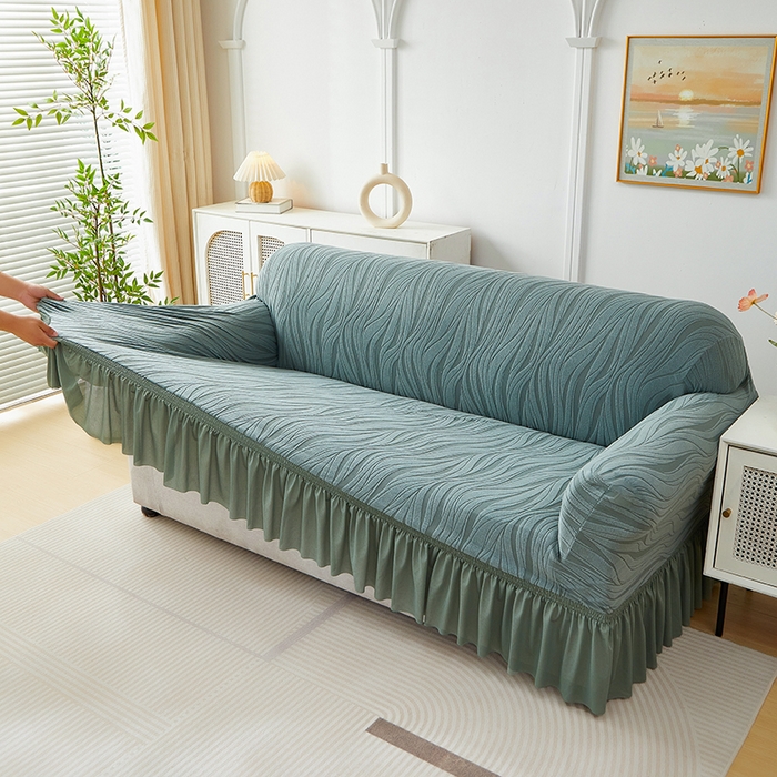 91家纺网 家纺一手货源 找家纺 共鸣沙发套 2025春夏新款水波纹裙摆弹力提花全包万能沙发套单沙发套裙摆款 墨绿色