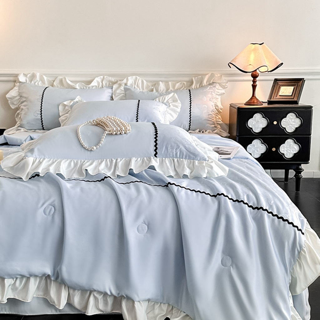 91家纺网 家纺一手货源 找家纺 米彩家纺 2025新款A类水洗真丝亮光浮雕洛丽塔夏被夏凉被空调被四件套 天兰