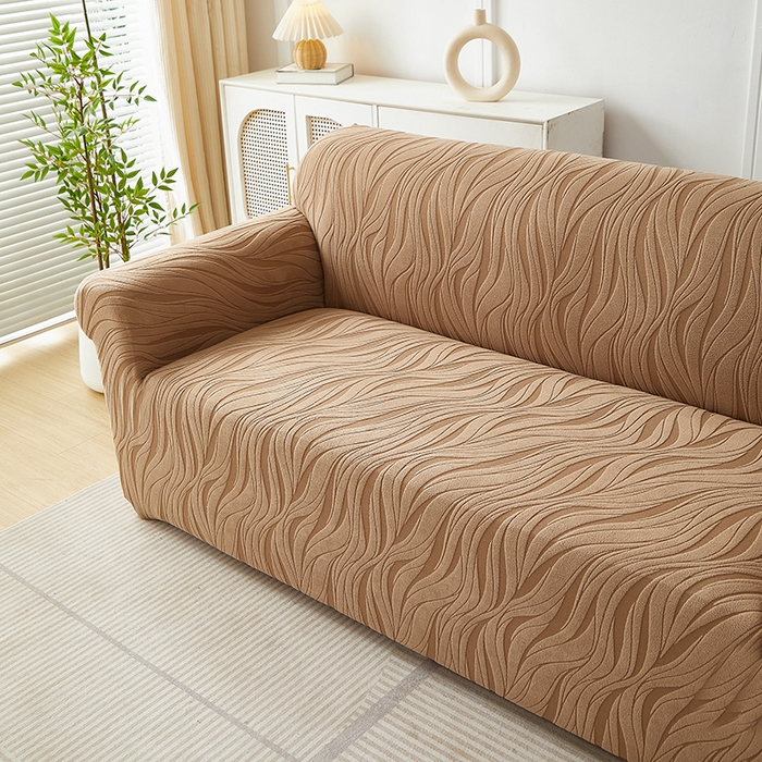 91家纺网 家纺一手货源 找家纺 共鸣沙发套 2025春夏新款水波纹弹力提花全包万能沙发套单沙发套全包款 驼色