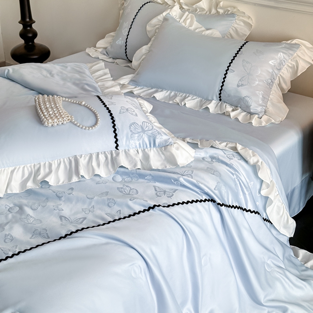 91家纺网 家纺一手货源 找家纺 米彩家纺 2025新款A类水洗真丝亮光浮雕洛丽塔夏被夏凉被空调被四件套 天兰