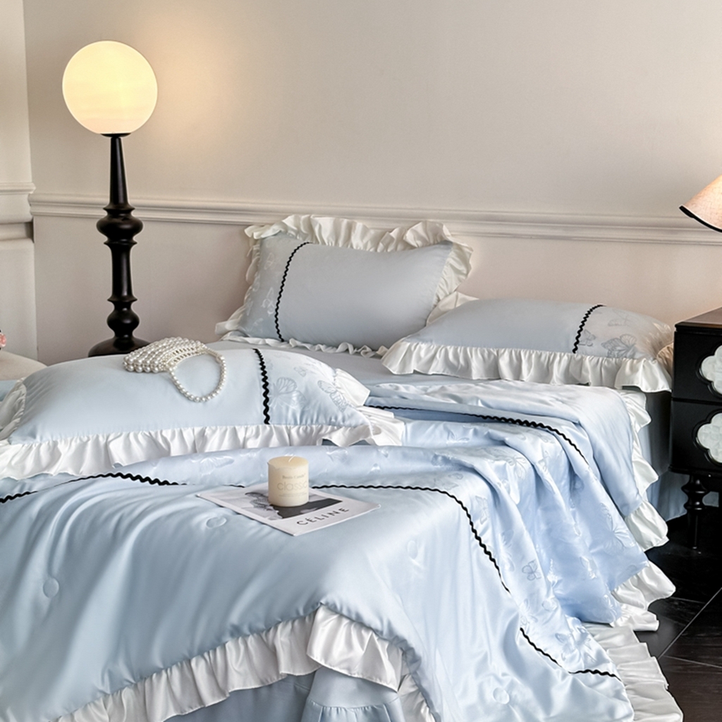 91家纺网 家纺一手货源 找家纺 米彩家纺 2025新款A类水洗真丝亮光浮雕洛丽塔夏被夏凉被空调被四件套 天兰