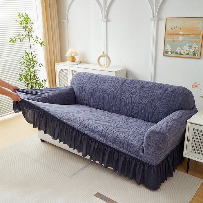 91家纺网 家纺一手货源 找家纺 共鸣沙发套 2025春夏新款水波纹裙摆弹力提花全包万能沙发套单沙发套裙摆款 深灰色（偏蓝）