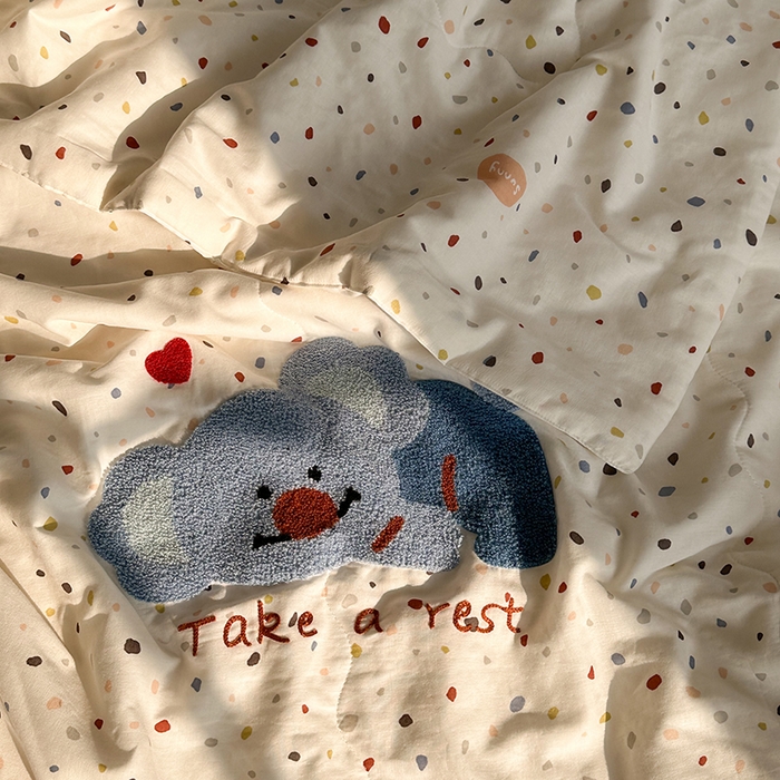 91家纺网 家纺一手货源 找家纺 洋铭区（原狠狠爱） 2025新款双层纱毛巾绣夏被夏凉被空调被 可爱考拉