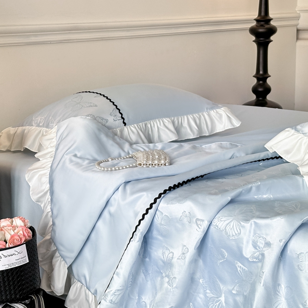 91家纺网 家纺一手货源 找家纺 米彩家纺 2025新款A类水洗真丝亮光浮雕洛丽塔夏被夏凉被空调被四件套 天兰