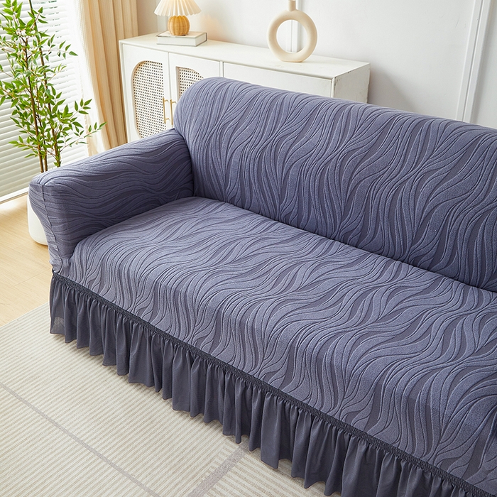 91家纺网 家纺一手货源 找家纺 共鸣沙发套 2025春夏新款水波纹裙摆弹力提花全包万能沙发套单沙发套裙摆款 深灰色（偏蓝）