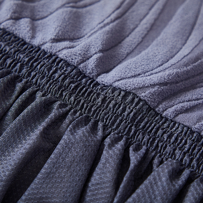 91家纺网 家纺一手货源 找家纺 共鸣沙发套 2025春夏新款水波纹裙摆弹力提花全包万能沙发套单沙发套裙摆款 深灰色（偏蓝）