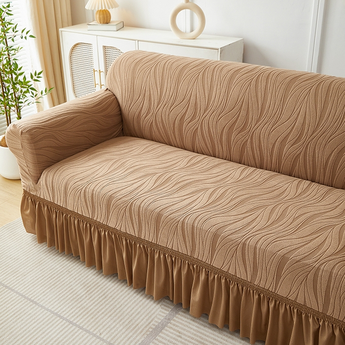 91家纺网 家纺一手货源 找家纺 共鸣沙发套 2025春夏新款水波纹裙摆弹力提花全包万能沙发套单沙发套裙摆款 驼色