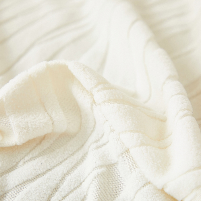 91家纺网 家纺一手货源 找家纺 共鸣沙发套 2025春夏新款水波纹裙摆弹力提花全包万能沙发套单沙发套裙摆款 象牙白