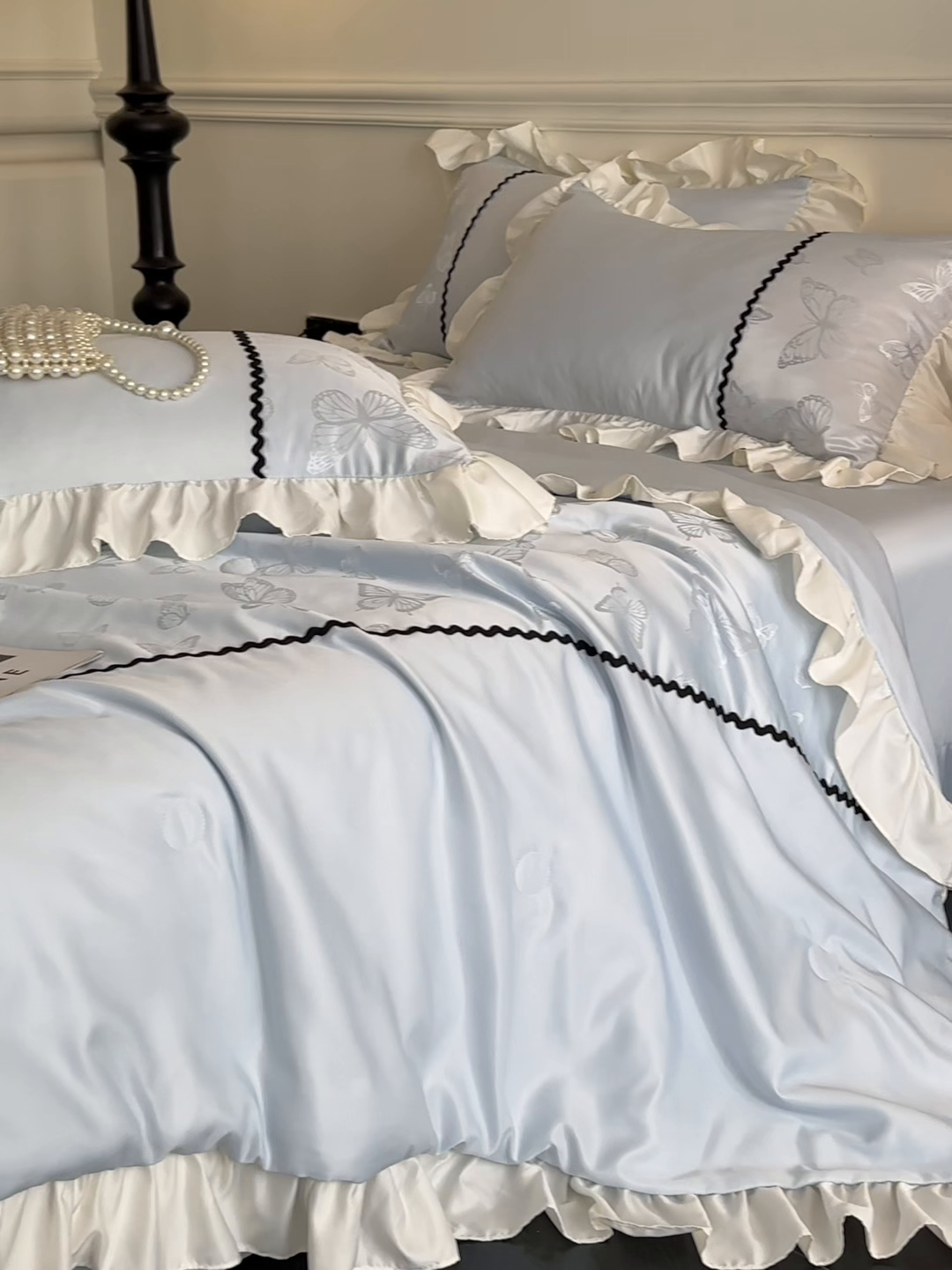 91家纺网 家纺一手货源 找家纺 米彩家纺 2025新款A类水洗真丝亮光浮雕洛丽塔夏被夏凉被空调被四件套 天兰