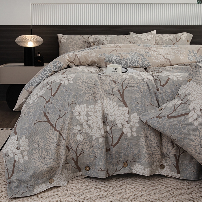 91家纺网 家纺一手货源 找家纺 果洋家纺 2025新款水洗双层纱复古纽扣款轻奢风小碎花系列四件套 粉黛-灰