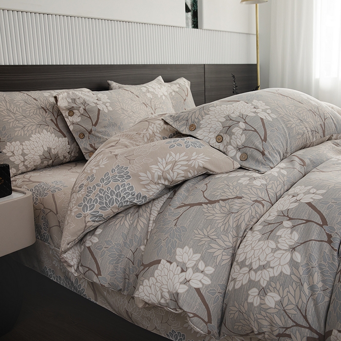 91家纺网 家纺一手货源 找家纺 果洋家纺 2025新款水洗双层纱复古纽扣款轻奢风小碎花系列四件套 粉黛-灰