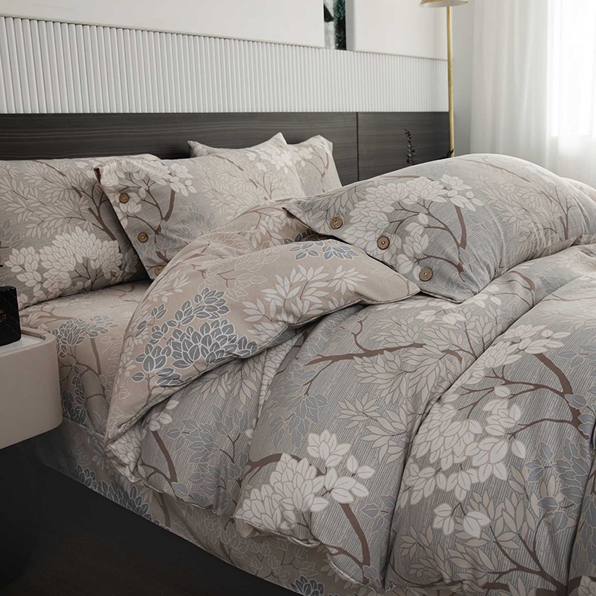 91家纺网 家纺一手货源 找家纺 果洋家纺 2025新款水洗双层纱复古纽扣款轻奢风小碎花系列四件套 粉黛-灰