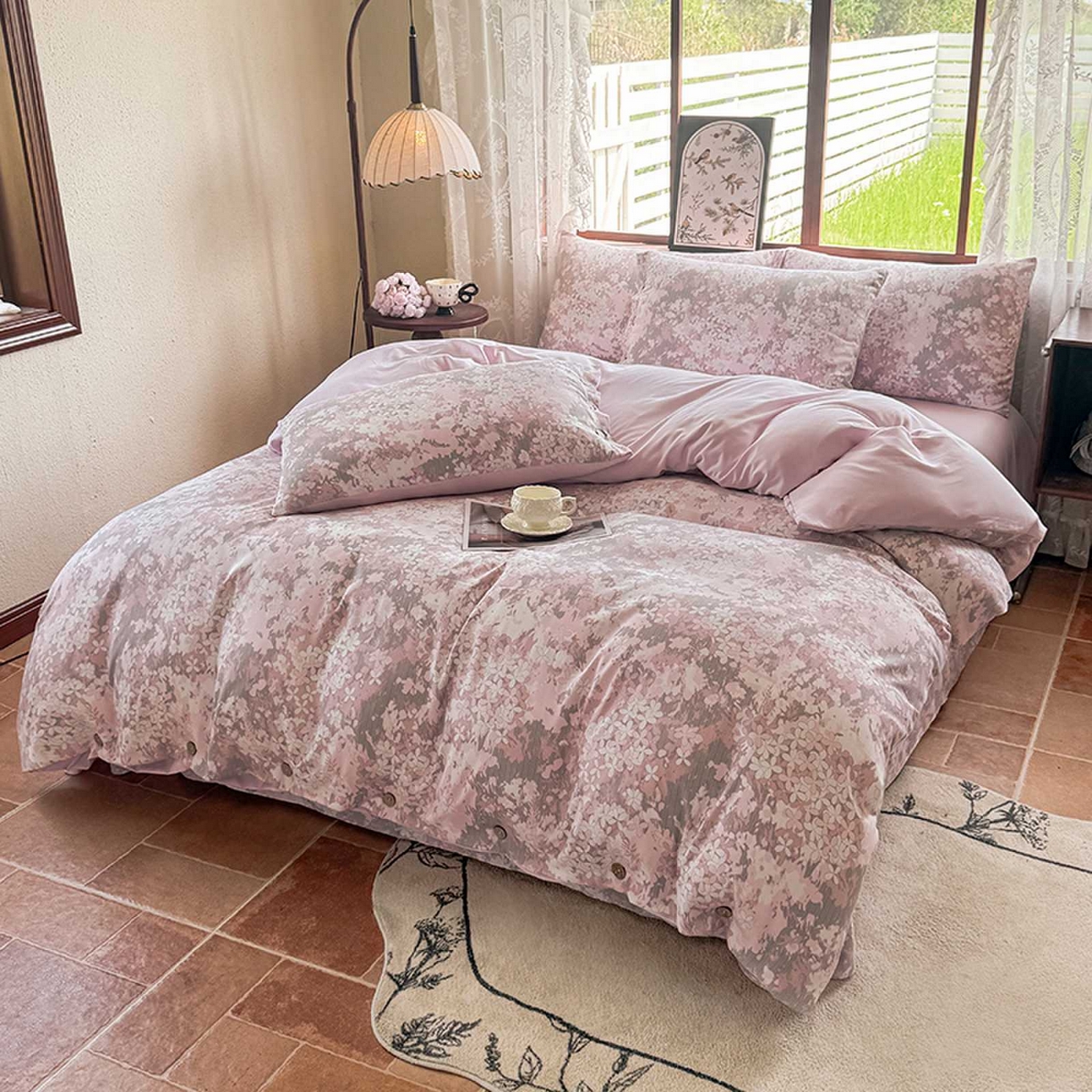 91家纺网 家纺一手货源 找家纺 果洋家纺 2025新款水洗双层纱复古纽扣款轻奢风小碎花系列四件套 粉黛佳人