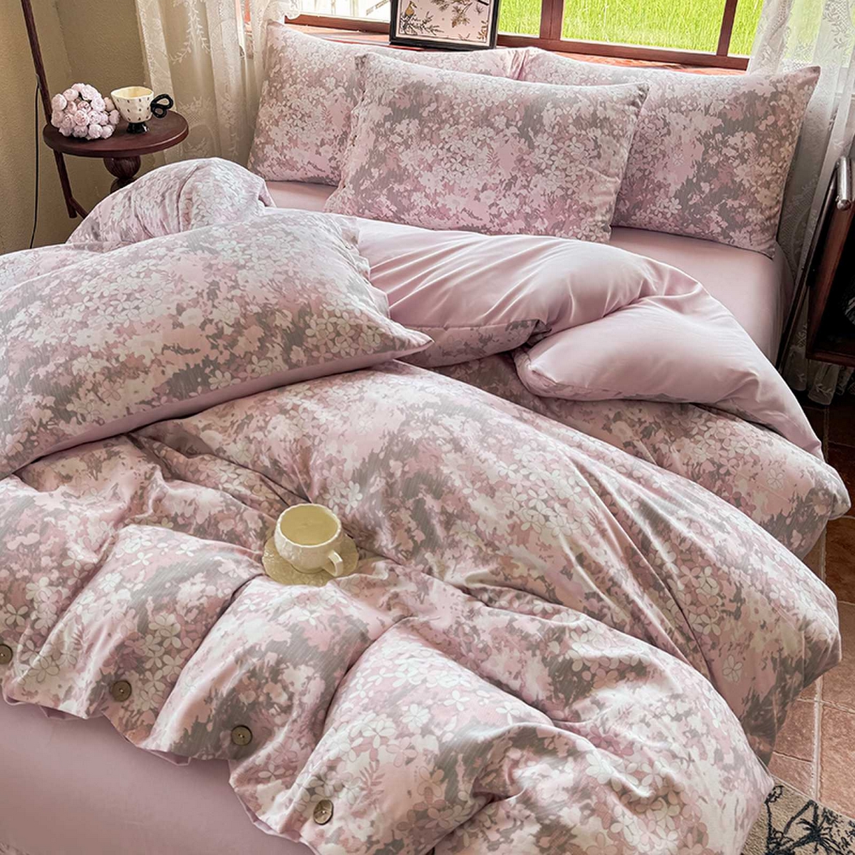 91家纺网 家纺一手货源 找家纺 果洋家纺 2025新款水洗双层纱复古纽扣款轻奢风小碎花系列四件套 粉黛佳人