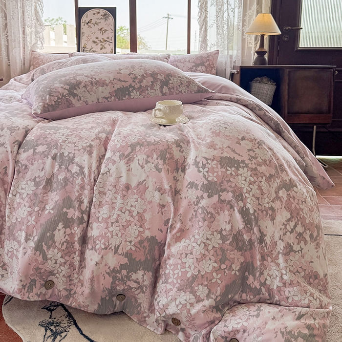 91家纺网 家纺一手货源 找家纺 果洋家纺 2025新款水洗双层纱复古纽扣款轻奢风小碎花系列四件套 粉黛佳人