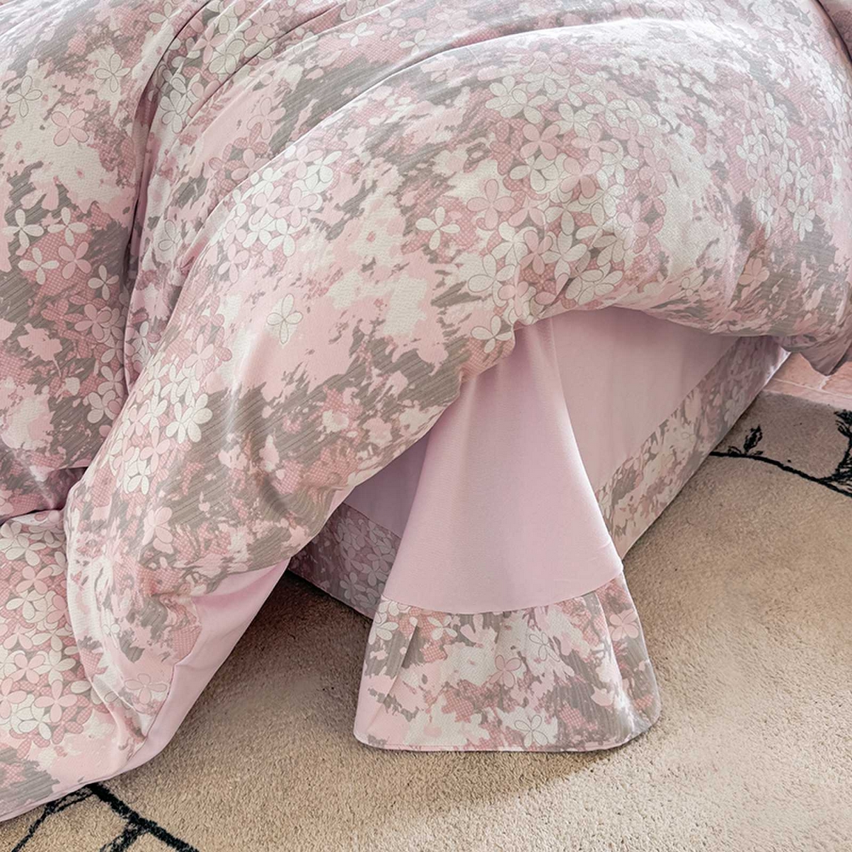 91家纺网 家纺一手货源 找家纺 果洋家纺 2025新款水洗双层纱复古纽扣款轻奢风小碎花系列四件套 粉黛佳人