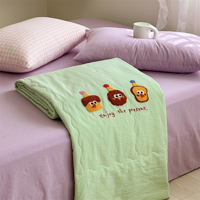 91家纺网 家纺一手货源 找家纺 洋铭区（原狠狠爱） 2025新款卡通毛巾绣水洗棉夏被夏凉被空调被四件套 卡通宝宝