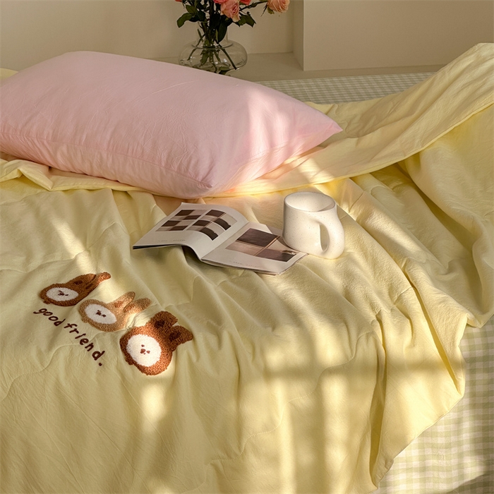 91家纺网 家纺一手货源 找家纺 洋铭区（原狠狠爱） 2025新款卡通毛巾绣水洗棉夏被夏凉被空调被四件套 兔兔宝贝