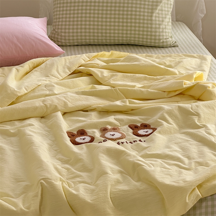 91家纺网 家纺一手货源 找家纺 洋铭区（原狠狠爱） 2025新款卡通毛巾绣水洗棉夏被夏凉被空调被四件套 兔兔宝贝