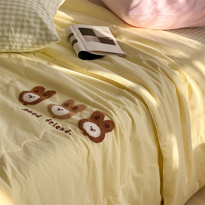 91家纺网 家纺一手货源 找家纺 洋铭区（原狠狠爱） 2025新款卡通毛巾绣水洗棉夏被夏凉被空调被四件套 兔兔宝贝