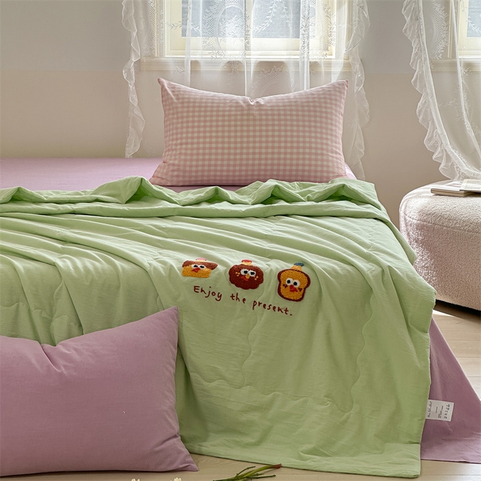 91家纺网 家纺一手货源 找家纺 洋铭区（原狠狠爱） 2025新款卡通毛巾绣水洗棉夏被夏凉被空调被四件套 卡通宝宝