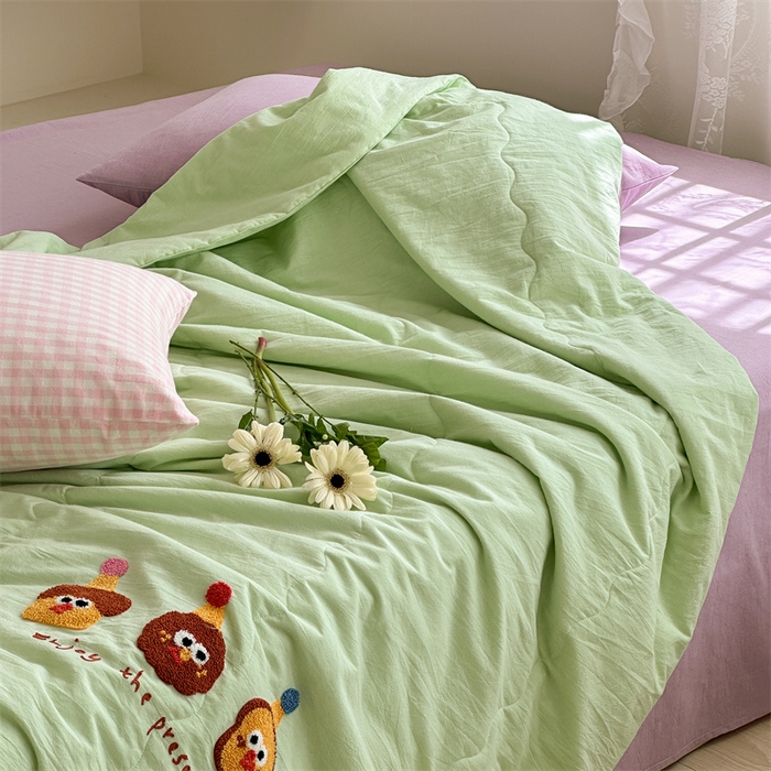 91家纺网 家纺一手货源 找家纺 洋铭区（原狠狠爱） 2025新款卡通毛巾绣水洗棉夏被夏凉被空调被四件套 卡通宝宝