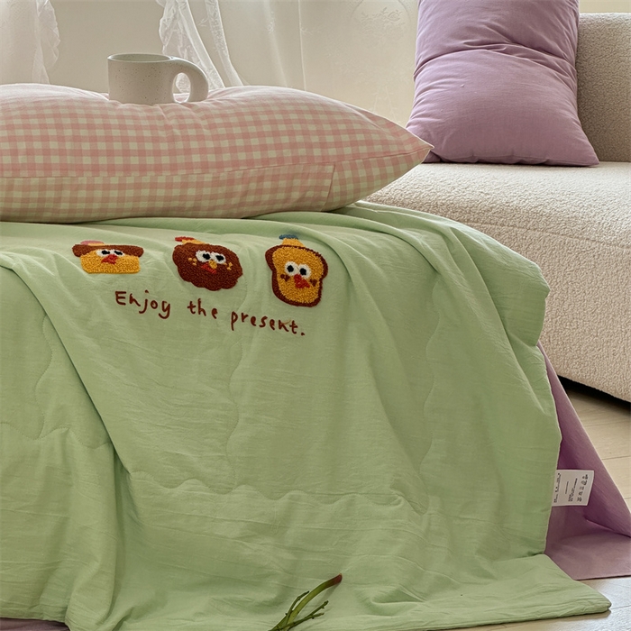 91家纺网 家纺一手货源 找家纺 洋铭区（原狠狠爱） 2025新款卡通毛巾绣水洗棉夏被夏凉被空调被四件套 卡通宝宝