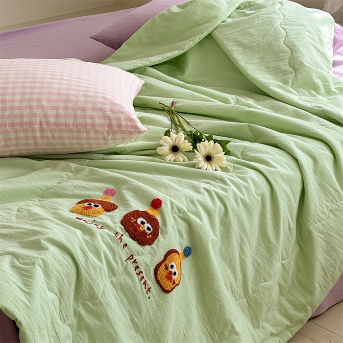 91家纺网 家纺一手货源 找家纺 洋铭区（原狠狠爱） 2025新款卡通毛巾绣水洗棉夏被夏凉被空调被四件套 卡通宝宝