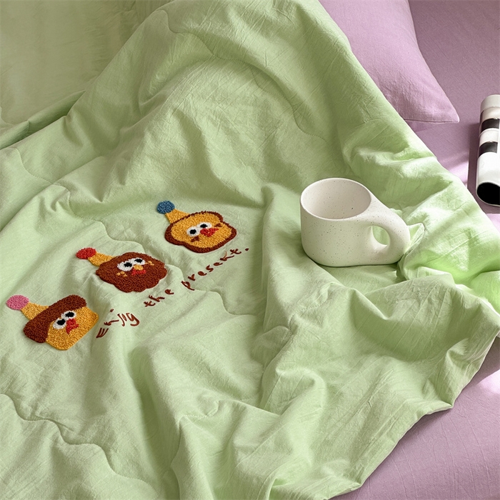 91家纺网 家纺一手货源 找家纺 洋铭区（原狠狠爱） 2025新款卡通毛巾绣水洗棉夏被夏凉被空调被四件套 卡通宝宝