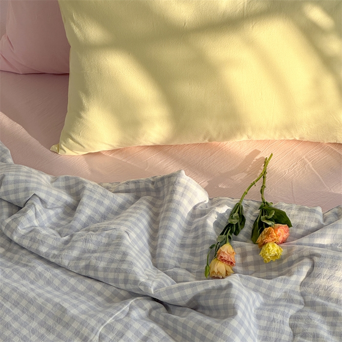 91家纺网 家纺一手货源 找家纺 洋铭区（原狠狠爱） 2025新款卡通毛巾绣水洗棉夏被夏凉被空调被四件套 蓝格小包包