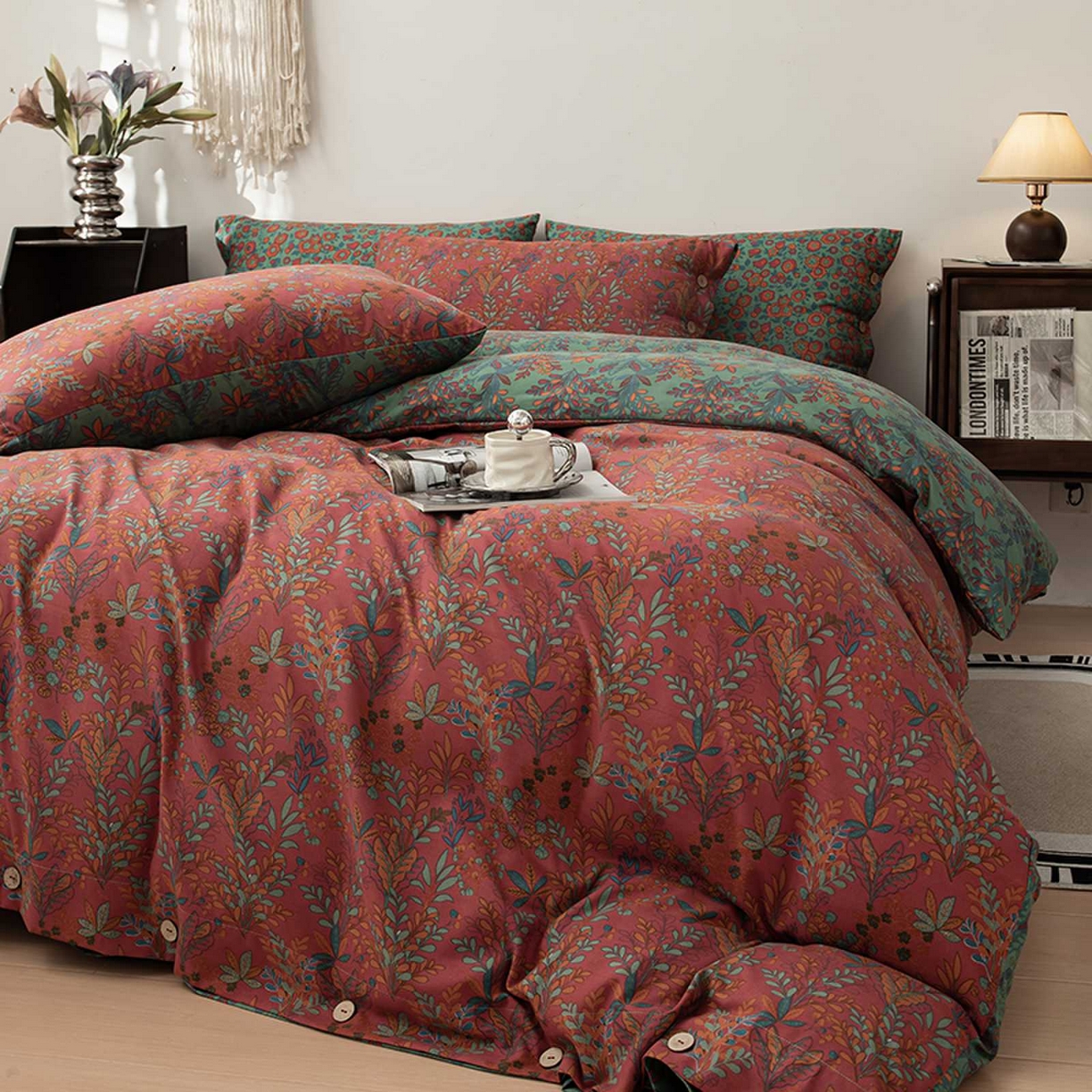 91家纺网 家纺一手货源 找家纺 果洋家纺 2025新款水洗双层纱复古纽扣款轻奢风小碎花系列四件套 花花世界-红