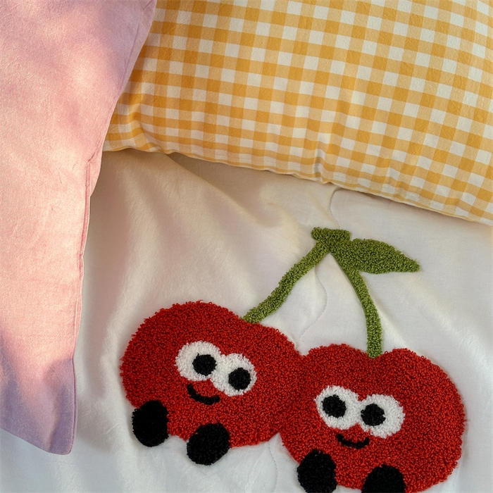 91家纺网 家纺一手货源 找家纺 洋铭区（原狠狠爱） 2025新款卡通毛巾绣水洗棉夏被夏凉被空调被四件套 樱桃甜甜