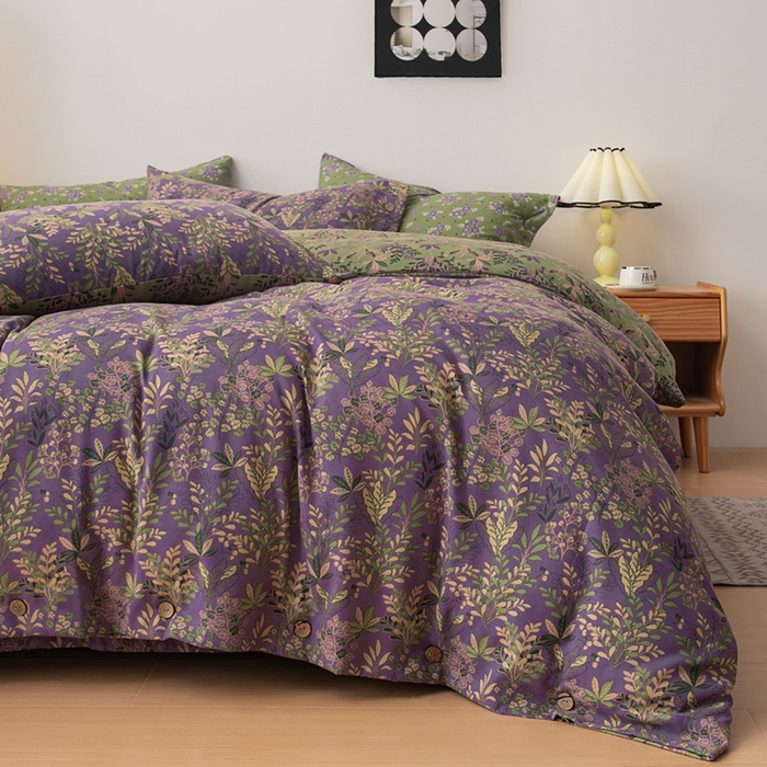 91家纺网 家纺一手货源 找家纺 果洋家纺 2025新款水洗双层纱复古纽扣款轻奢风小碎花系列四件套 花花世界-紫