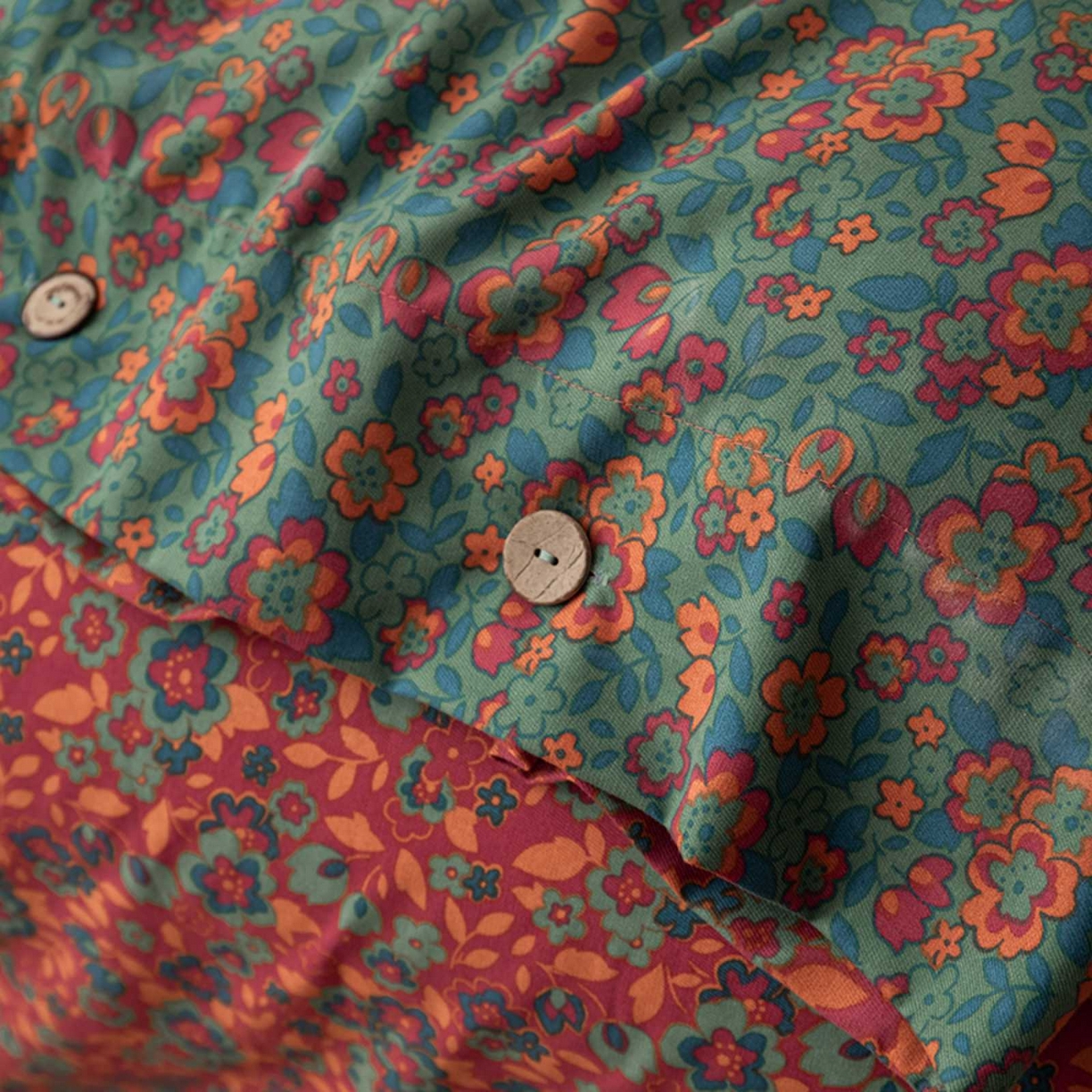 91家纺网 家纺一手货源 找家纺 果洋家纺 2025新款水洗双层纱复古纽扣款轻奢风小碎花系列四件套 花间物语