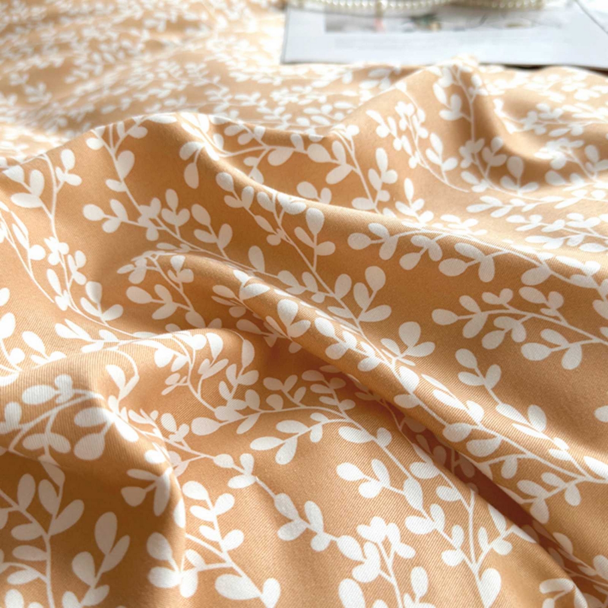 91家纺网 家纺一手货源 找家纺 果洋家纺 2025新款水洗双层纱复古纽扣款轻奢风小碎花系列四件套 金枝玉叶-黄