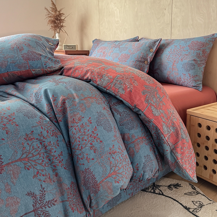 91家纺网 家纺一手货源 找家纺 果洋家纺 2025新款水洗双层纱复古纽扣款轻奢风小碎花系列四件套 森林奇缘