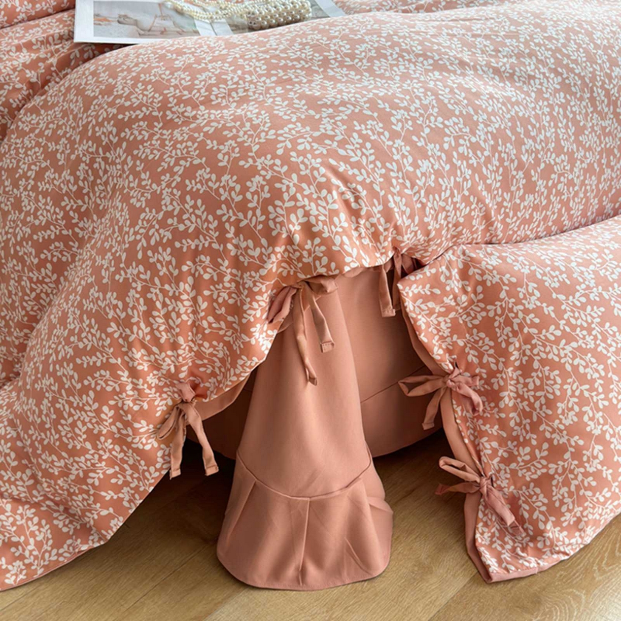 91家纺网 家纺一手货源 找家纺 果洋家纺 2025新款水洗双层纱复古纽扣款轻奢风小碎花系列四件套 金枝玉叶-藕粉