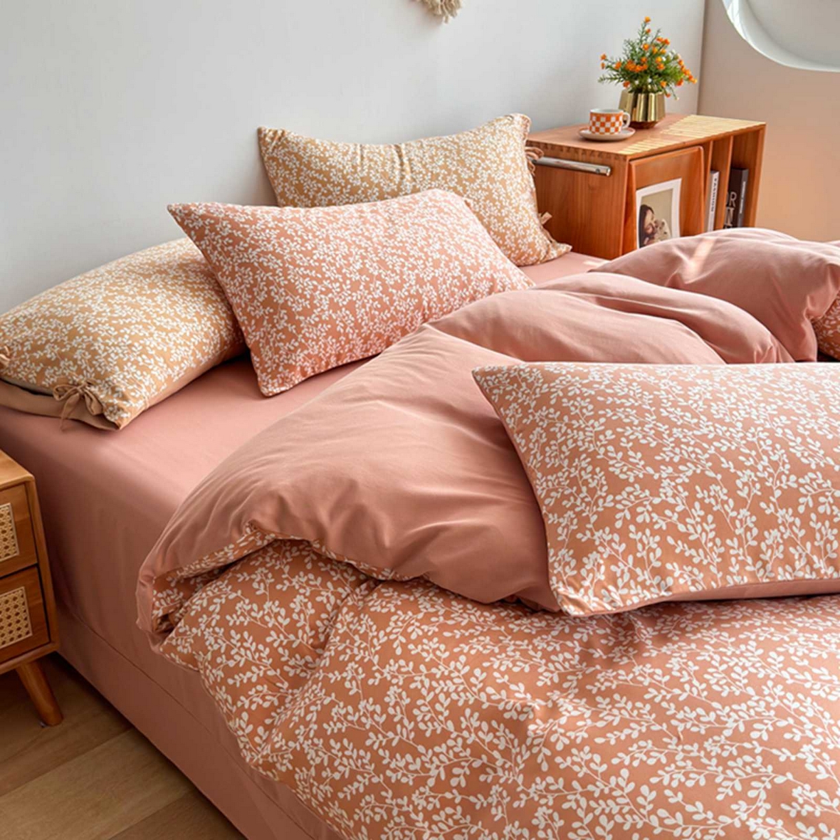 91家纺网 家纺一手货源 找家纺 果洋家纺 2025新款水洗双层纱复古纽扣款轻奢风小碎花系列四件套 金枝玉叶-藕粉