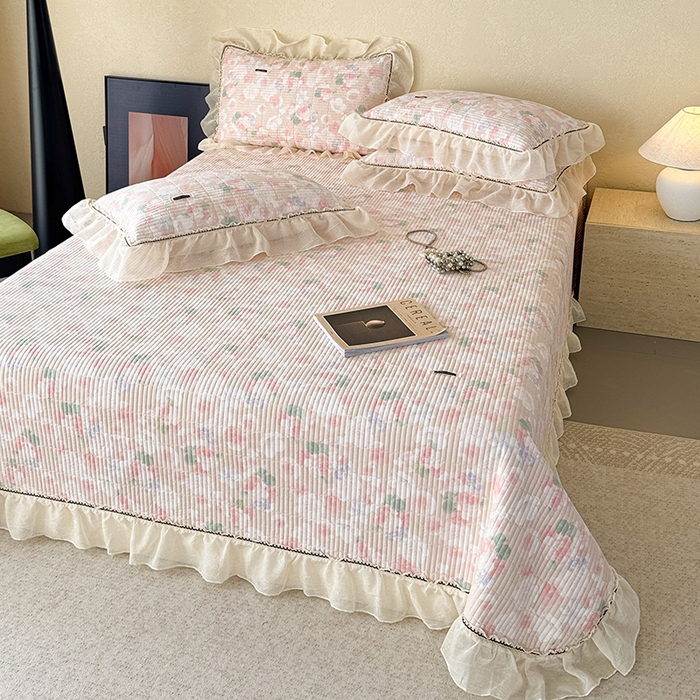 91家纺网 家纺一手货源 找家纺 蓝邻家纺 2025春夏新款全棉纯棉双层纱织带款床盖-场景二 床盖-潮汐月影