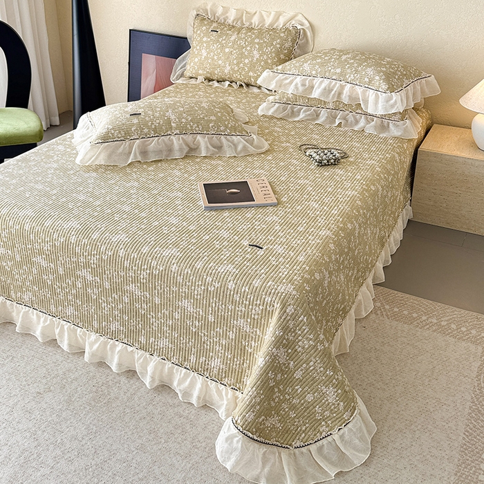 91家纺网 家纺一手货源 找家纺 蓝邻家纺 2025春夏新款全棉纯棉双层纱织带款床盖-场景二 床盖-蝶影悠然