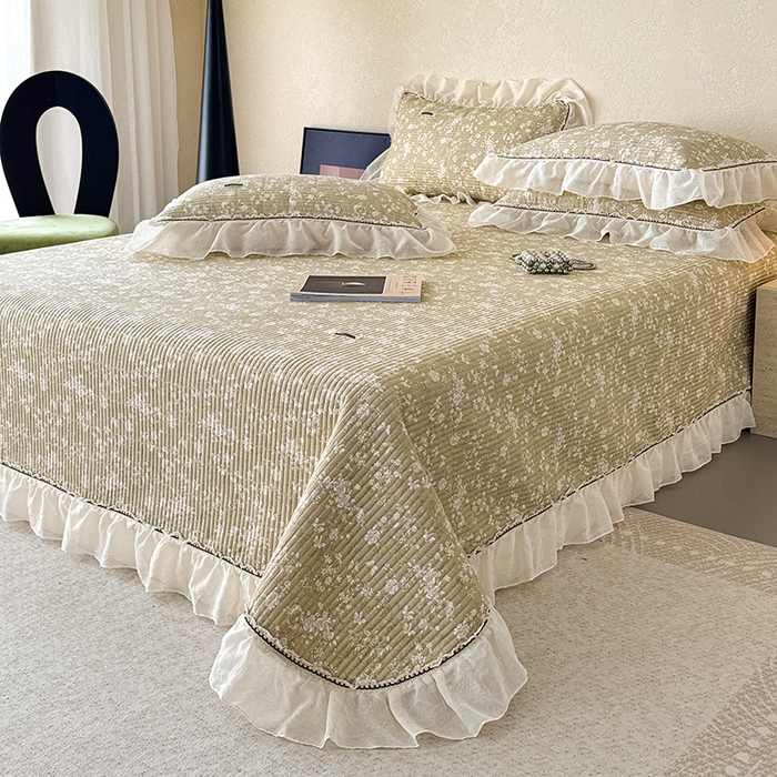 91家纺网 家纺一手货源 找家纺 蓝邻家纺 2025春夏新款全棉纯棉双层纱织带款床盖-场景二 床盖-蝶影悠然