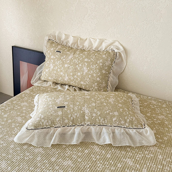 91家纺网 家纺一手货源 找家纺 蓝邻家纺 2025春夏新款全棉纯棉双层纱织带款床盖-场景二 床盖-蝶影悠然