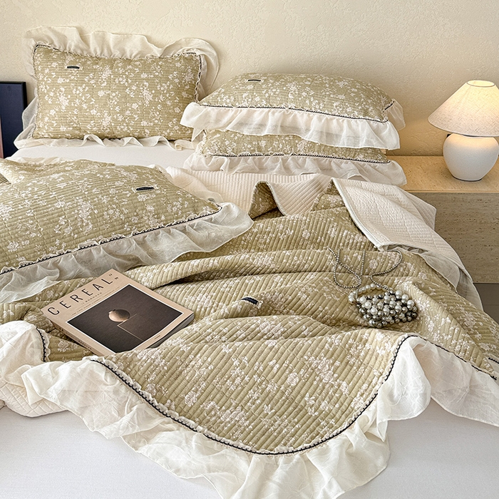 91家纺网 家纺一手货源 找家纺 蓝邻家纺 2025春夏新款全棉纯棉双层纱织带款床盖-场景二 床盖-蝶影悠然