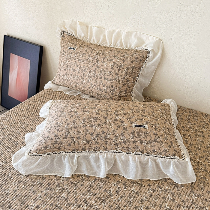 91家纺网 家纺一手货源 找家纺 蓝邻家纺 2025春夏新款全棉纯棉双层纱织带款床盖-场景二 床盖-漫步花丛