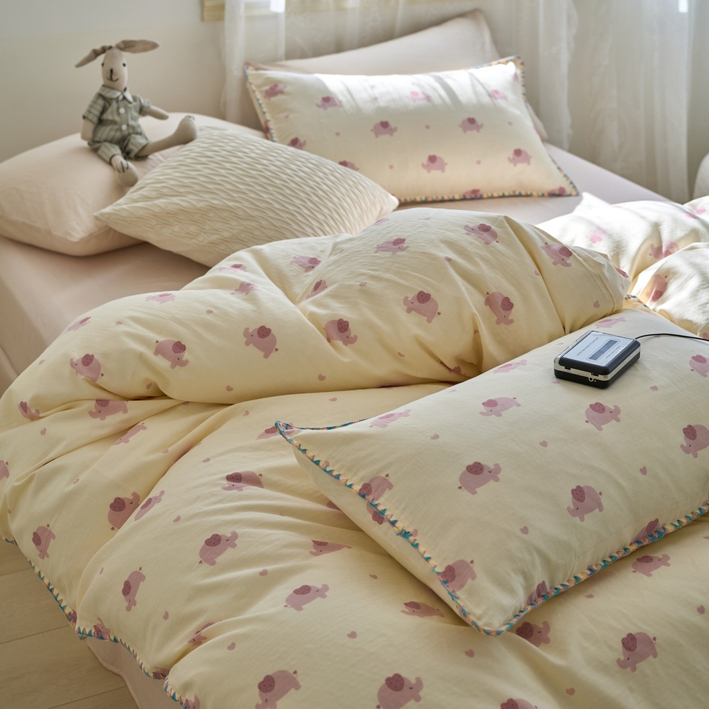 91家纺网 家纺一手货源 找家纺 洋铭区（原狠狠爱） 2025新款A类全棉双层纱四件套 粉嘟小象