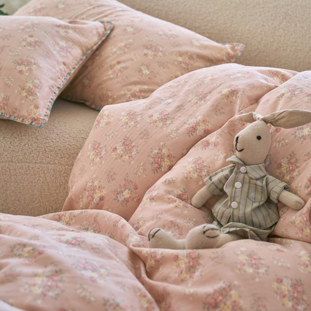 91家纺网 家纺一手货源 找家纺 洋铭区（原狠狠爱） 2025新款A类全棉双层纱四件套 粉花恋