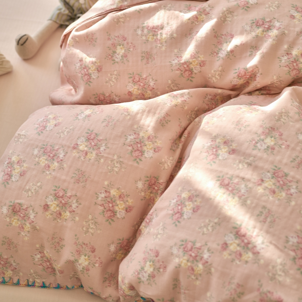 91家纺网 家纺一手货源 找家纺 洋铭区（原狠狠爱） 2025新款A类全棉双层纱四件套 粉花恋