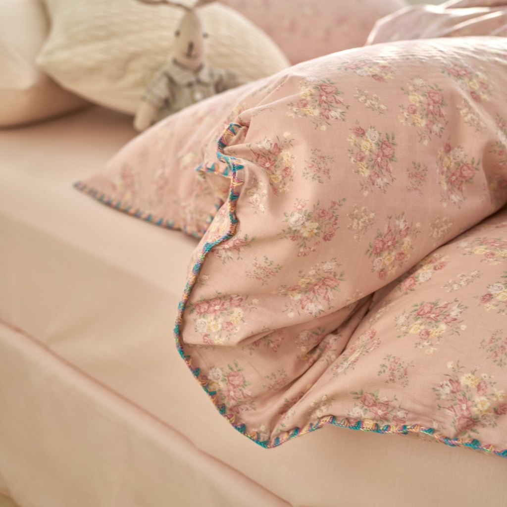 91家纺网 家纺一手货源 找家纺 洋铭区（原狠狠爱） 2025新款A类全棉双层纱四件套 粉花恋