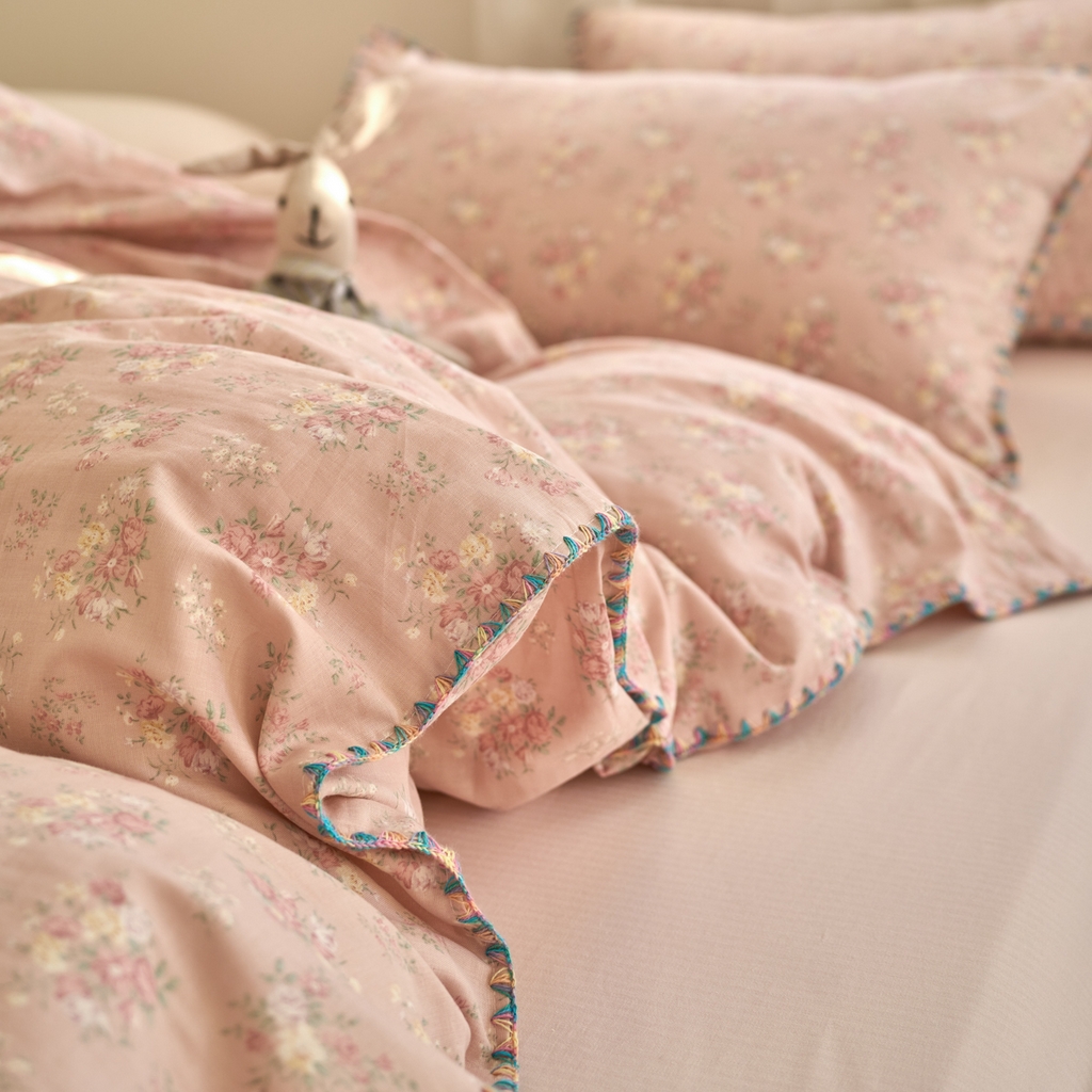 91家纺网 家纺一手货源 找家纺 洋铭区（原狠狠爱） 2025新款A类全棉双层纱四件套 粉花恋