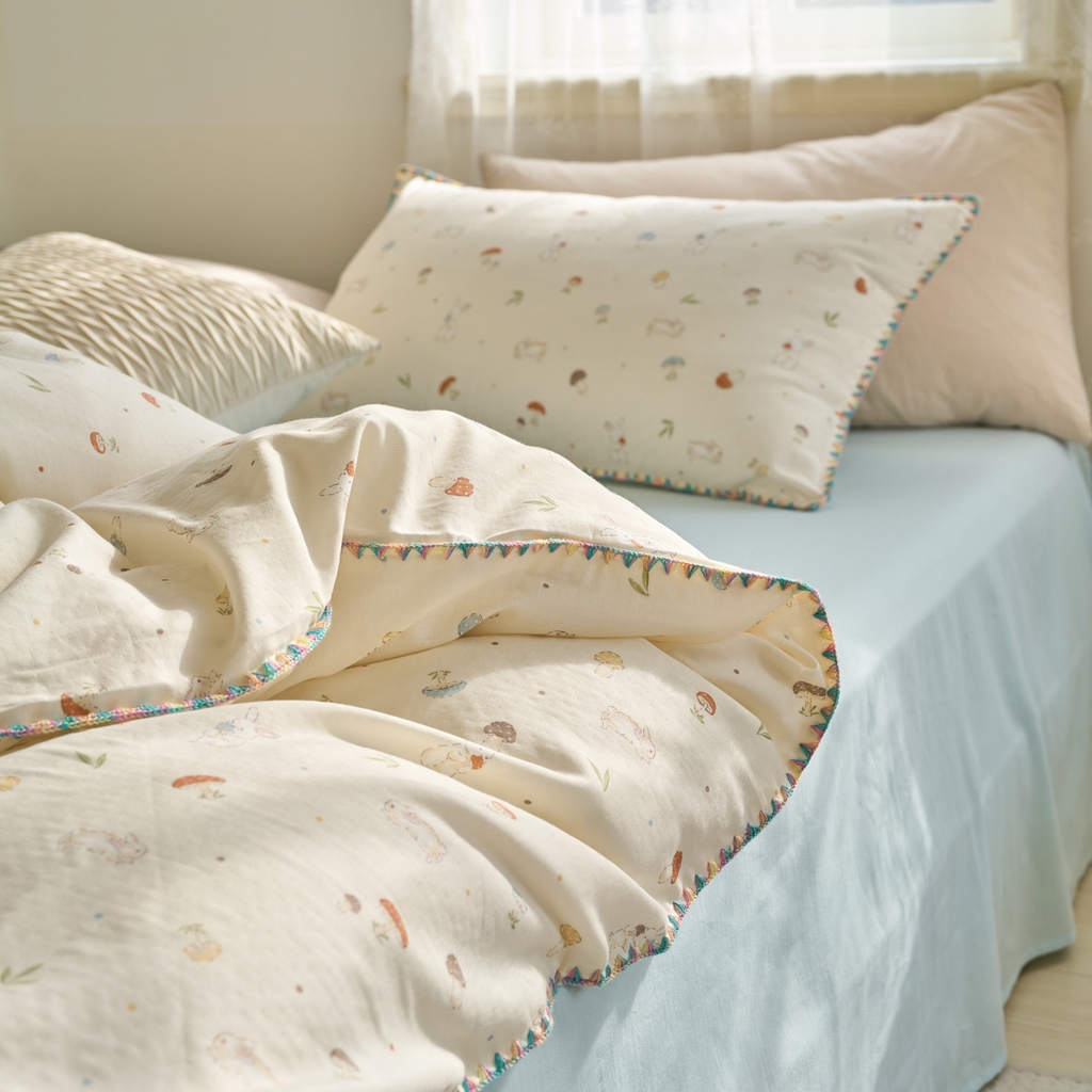 91家纺网 家纺一手货源 找家纺 洋铭区（原狠狠爱） 2025新款A类全棉双层纱四件套 蘑菇兔兔